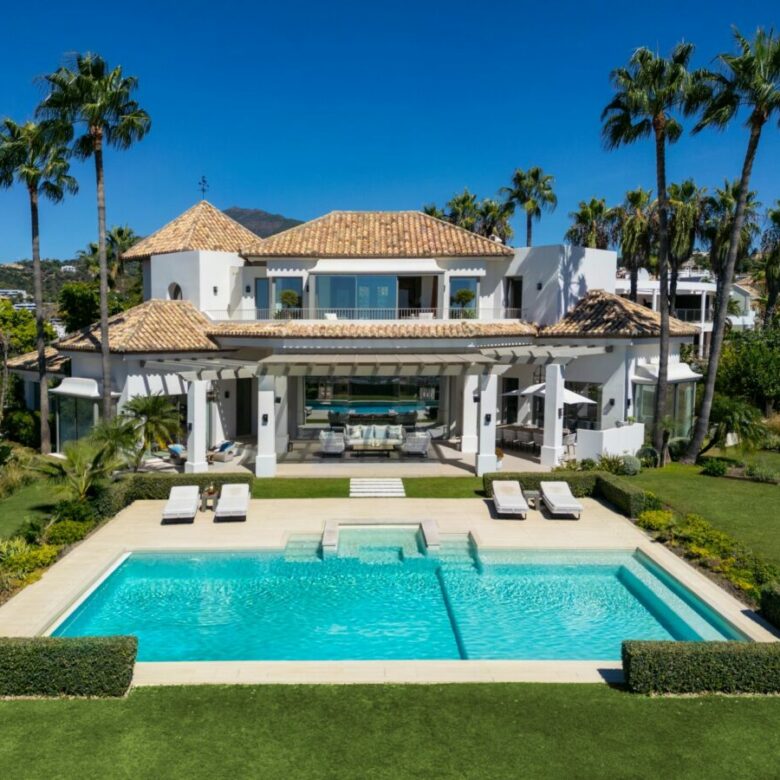 Hilltop Turnkey Modern Andalusian Villa for Sale in Monte Halcones, Benahavís, Spain 🇪🇸 Panoramic Sea views