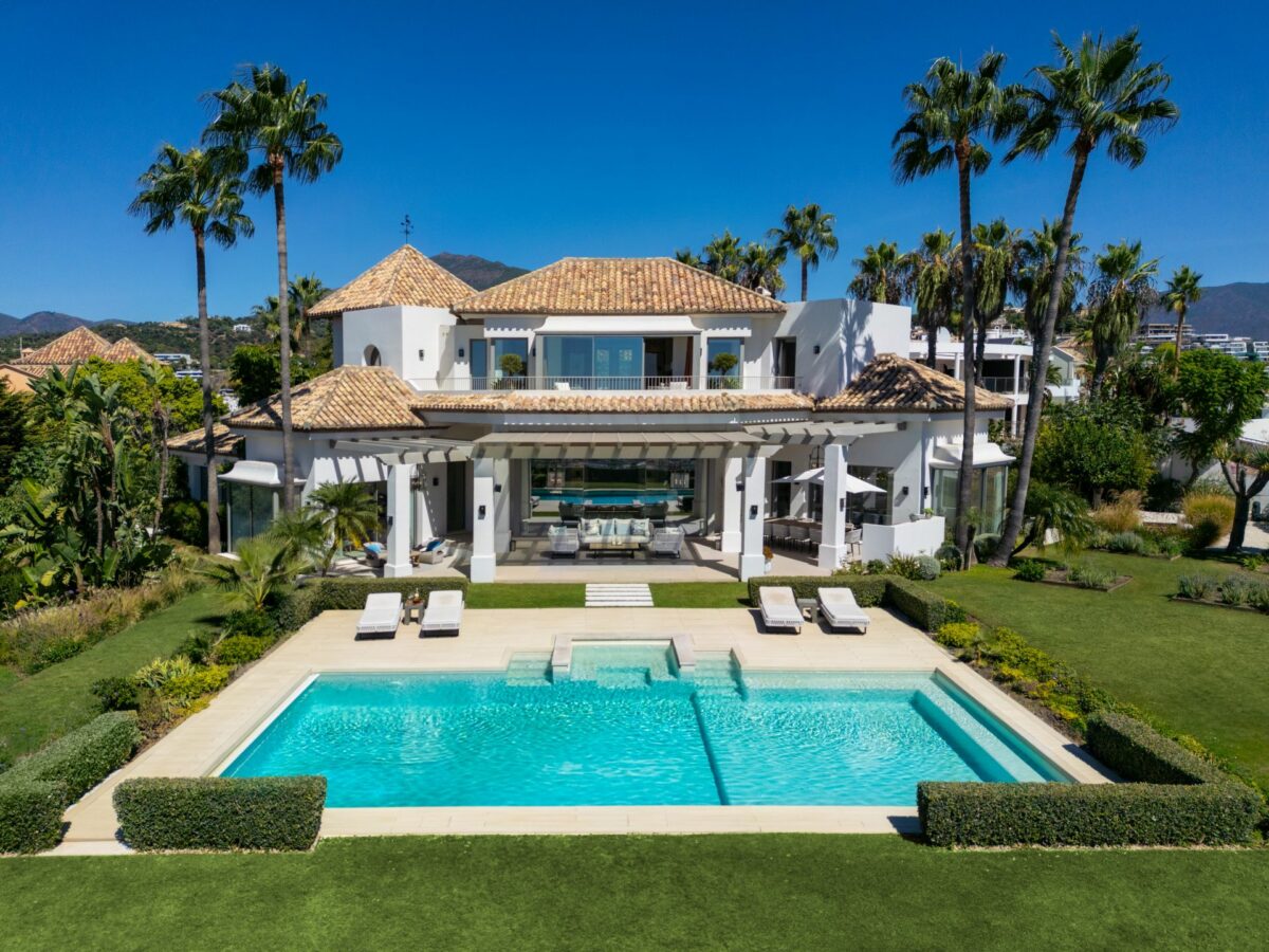 Hilltop Turnkey Modern Andalusian Villa for Sale in Monte Halcones, Benahavís, Spain 🇪🇸 Panoramic Sea views