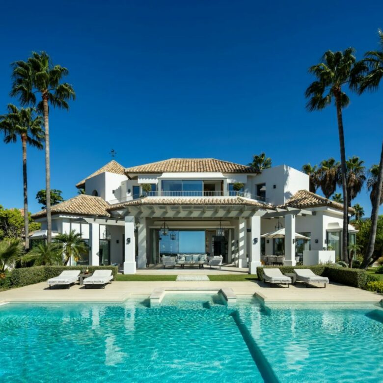Hilltop Turnkey Modern Andalusian Villa for Sale in Monte Halcones, Benahavís, Spain 🇪🇸 Panoramic Sea views