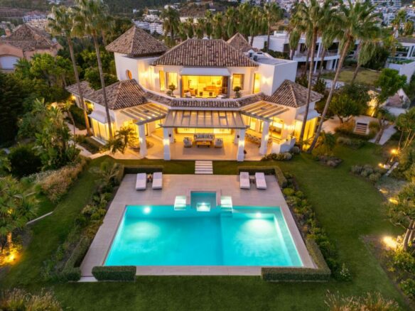 Hilltop Turnkey Modern Andalusian Villa for Sale in Monte Halcones, Benahavís, Spain 🇪🇸 Panoramic Sea views