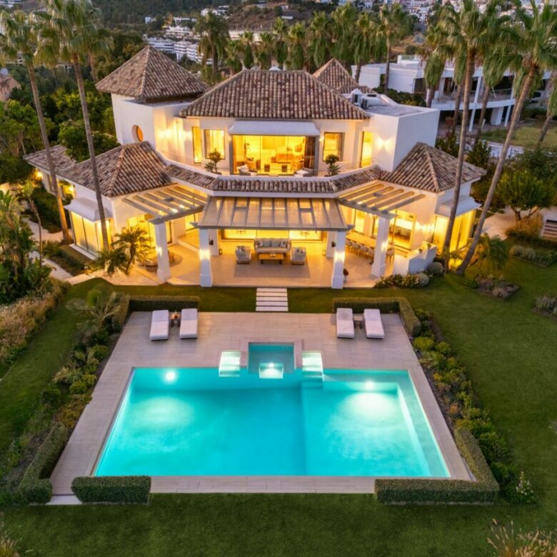 Hilltop Turnkey Modern Andalusian Villa for Sale in Monte Halcones, Benahavís, Spain 🇪🇸 Panoramic Sea views