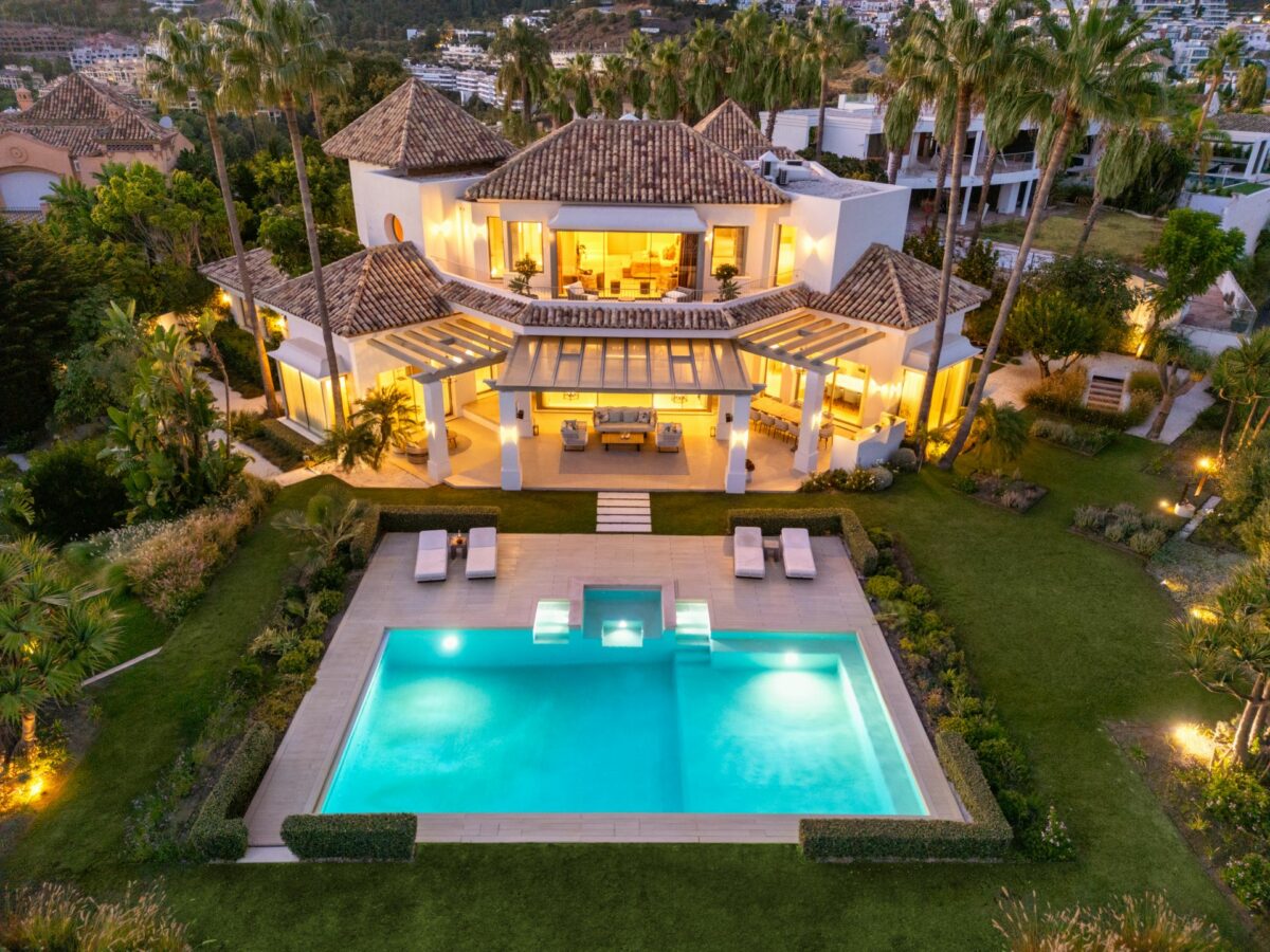 Hilltop Turnkey Modern Andalusian Villa for Sale in Monte Halcones, Benahavís, Spain 🇪🇸 Panoramic Sea views