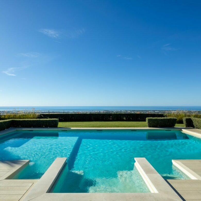 Hilltop Turnkey Modern Andalusian Villa for Sale in Monte Halcones, Benahavís, Spain 🇪🇸 Panoramic Sea views
