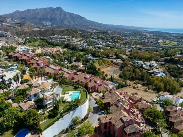 Hilltop Turnkey Modern Andalusian Villa for Sale in Monte Halcones, Benahavís, Spain 🇪🇸 Panoramic Sea views