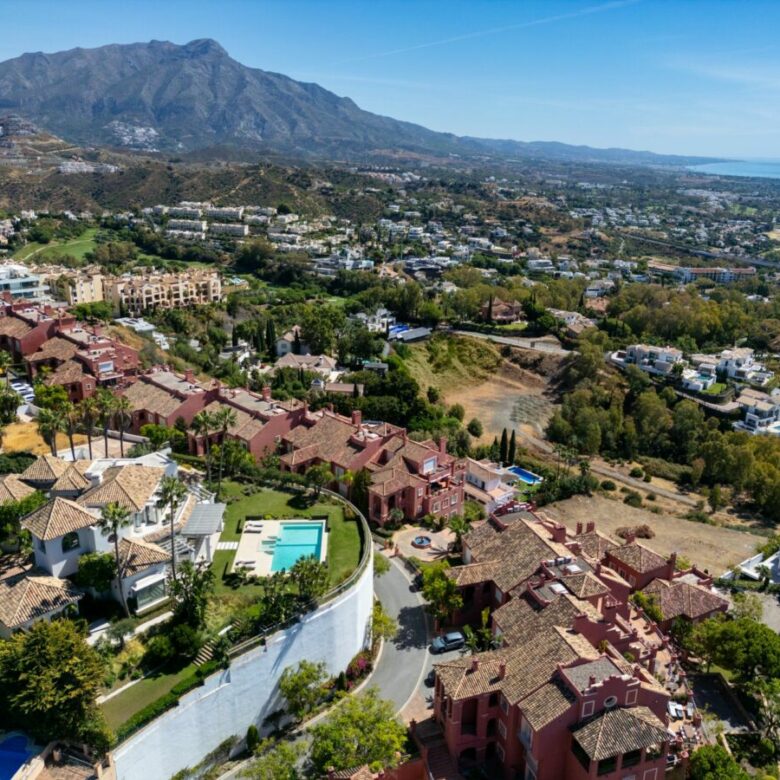 Hilltop Turnkey Modern Andalusian Villa for Sale in Monte Halcones, Benahavís, Spain 🇪🇸 Panoramic Sea views