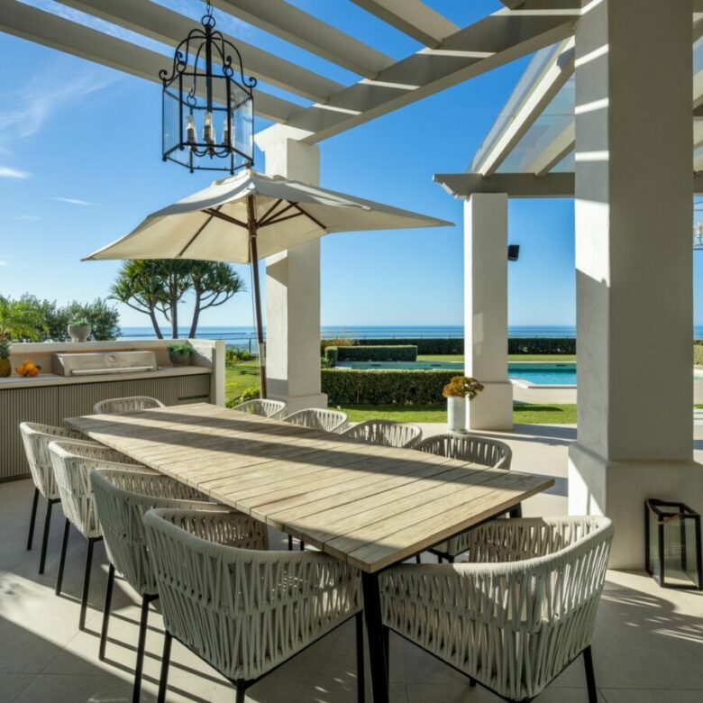 Hilltop Turnkey Modern Andalusian Villa for Sale in Monte Halcones, Benahavís, Spain 🇪🇸 Panoramic Sea views