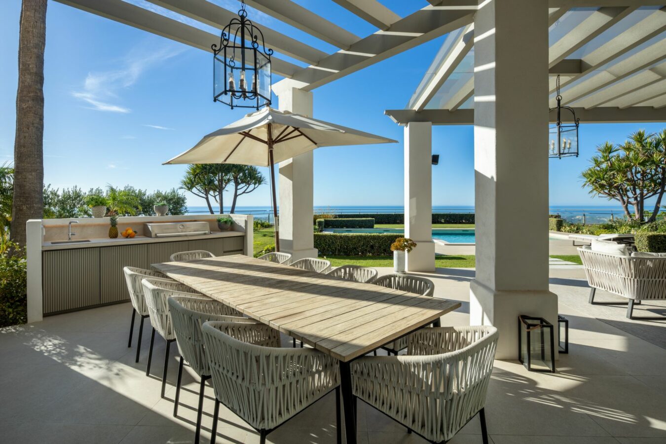 Hilltop Turnkey Modern Andalusian Villa for Sale in Monte Halcones, Benahavís, Spain 🇪🇸 Panoramic Sea views