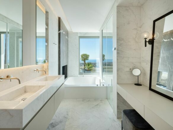 Hilltop Turnkey Modern Andalusian Villa for Sale in Monte Halcones, Benahavís, Spain 🇪🇸 Panoramic Sea views