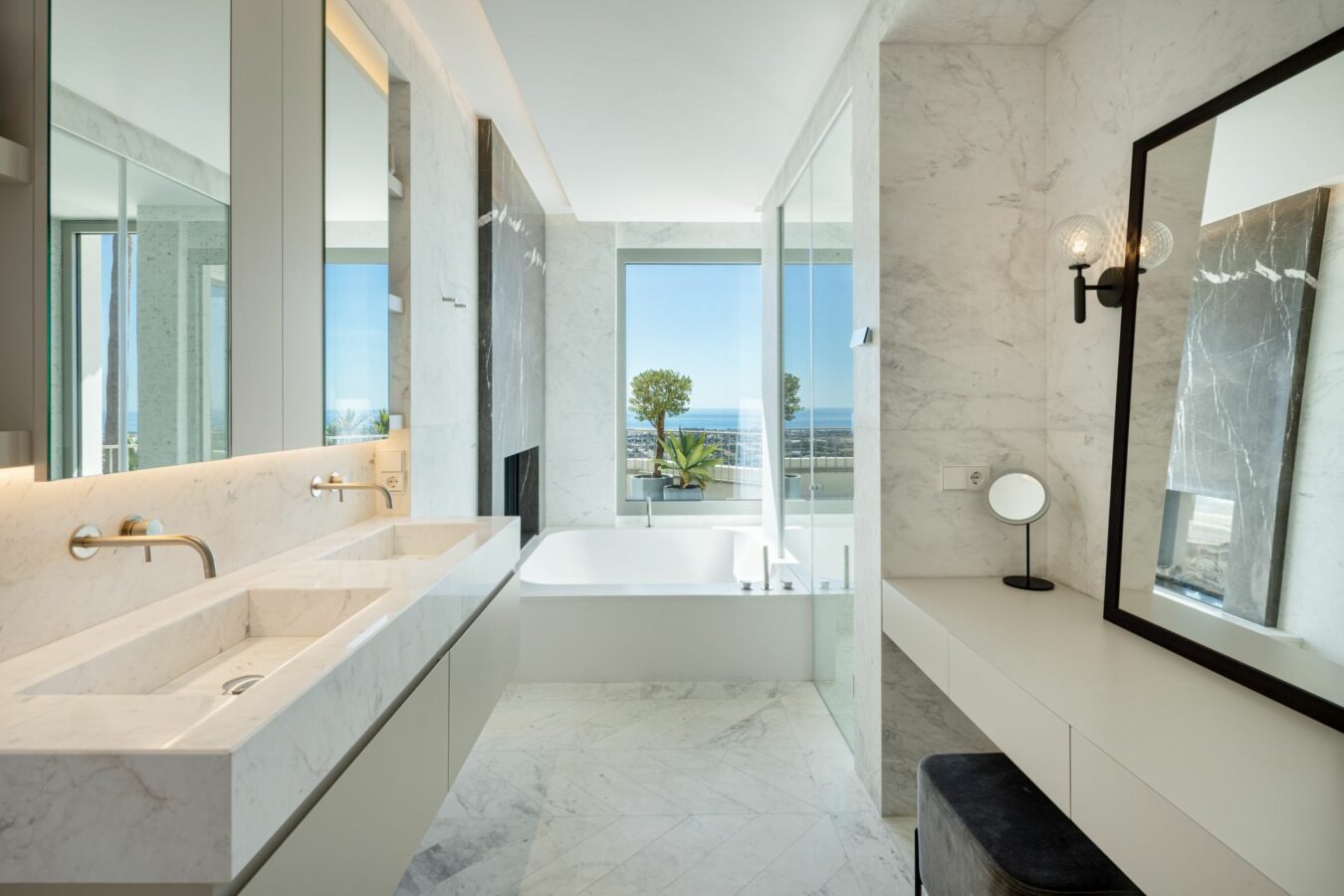 Hilltop Turnkey Modern Andalusian Villa for Sale in Monte Halcones, Benahavís, Spain 🇪🇸 Panoramic Sea views