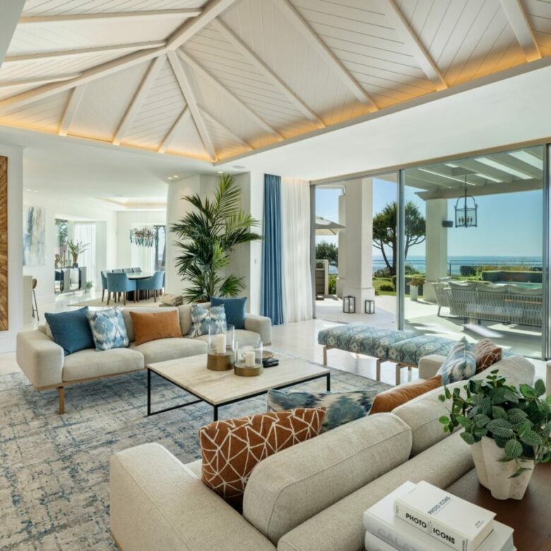 Hilltop Turnkey Modern Andalusian Villa for Sale in Monte Halcones, Benahavís, Spain 🇪🇸 Panoramic Sea views