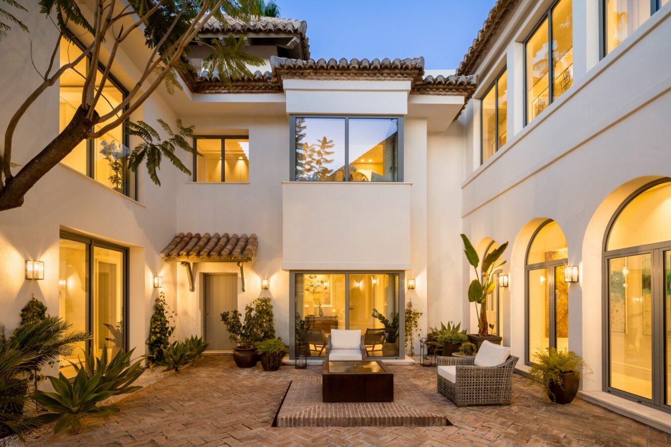 Hilltop Turnkey Modern Andalusian Villa for Sale in Monte Halcones, Benahavís, Spain 🇪🇸 Panoramic Sea views
