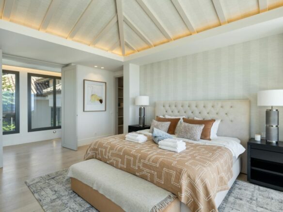 Hilltop Turnkey Modern Andalusian Villa for Sale in Monte Halcones, Benahavís, Spain 🇪🇸 Panoramic Sea views