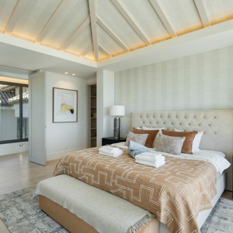 Hilltop Turnkey Modern Andalusian Villa for Sale in Monte Halcones, Benahavís, Spain 🇪🇸 Panoramic Sea views