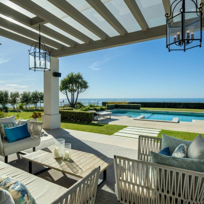 Hilltop Turnkey Modern Andalusian Villa for Sale in Monte Halcones, Benahavís, Spain 🇪🇸 Panoramic Sea views