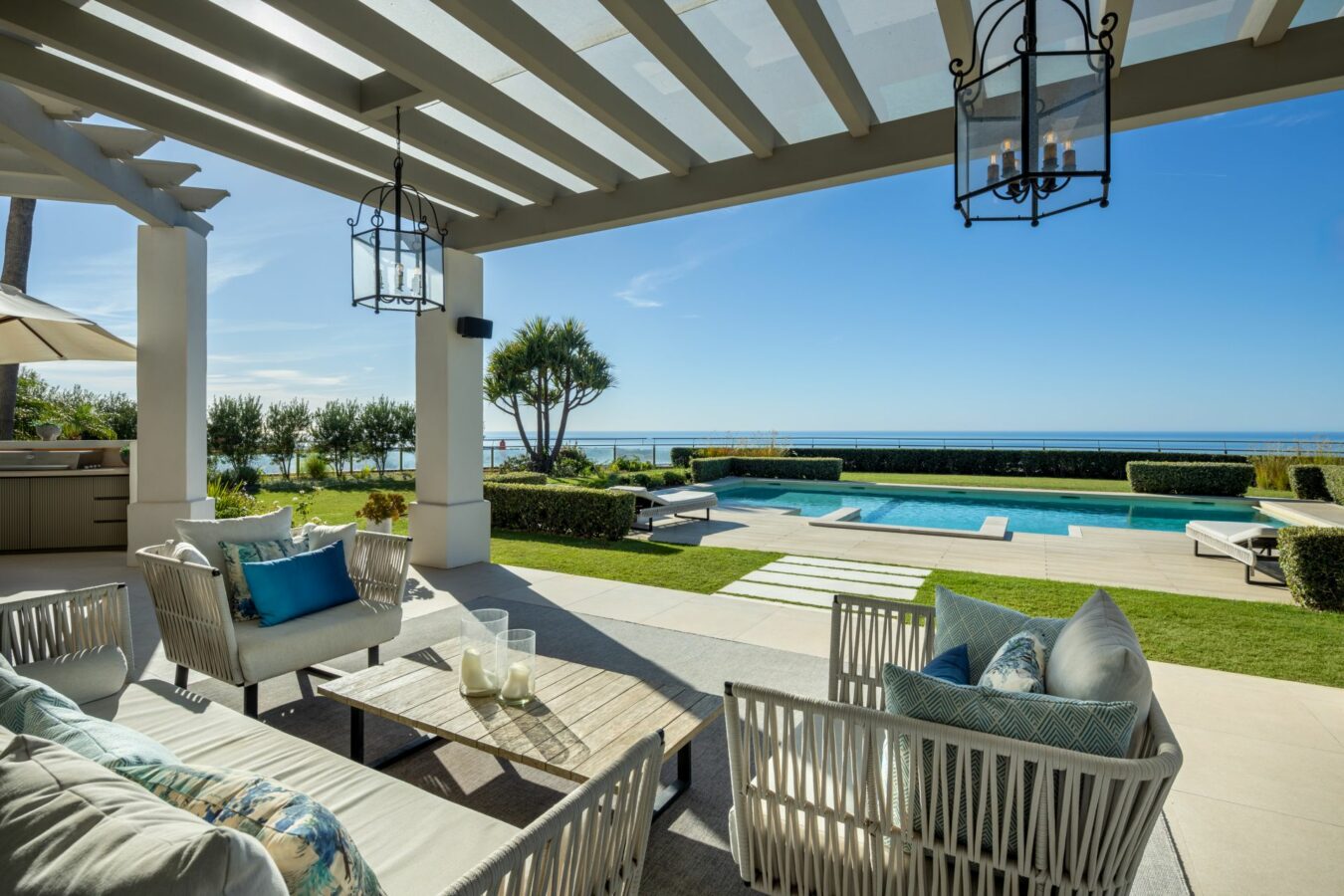 Hilltop Turnkey Modern Andalusian Villa for Sale in Monte Halcones, Benahavís, Spain 🇪🇸 Panoramic Sea views