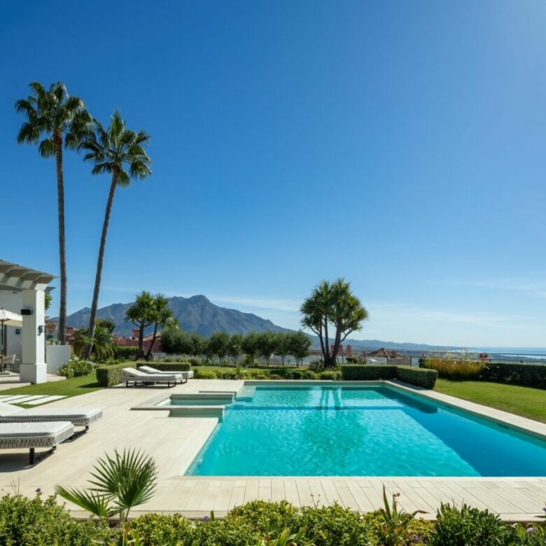 Hilltop Turnkey Modern Andalusian Villa for Sale in Monte Halcones, Benahavís, Spain 🇪🇸 Panoramic Sea views