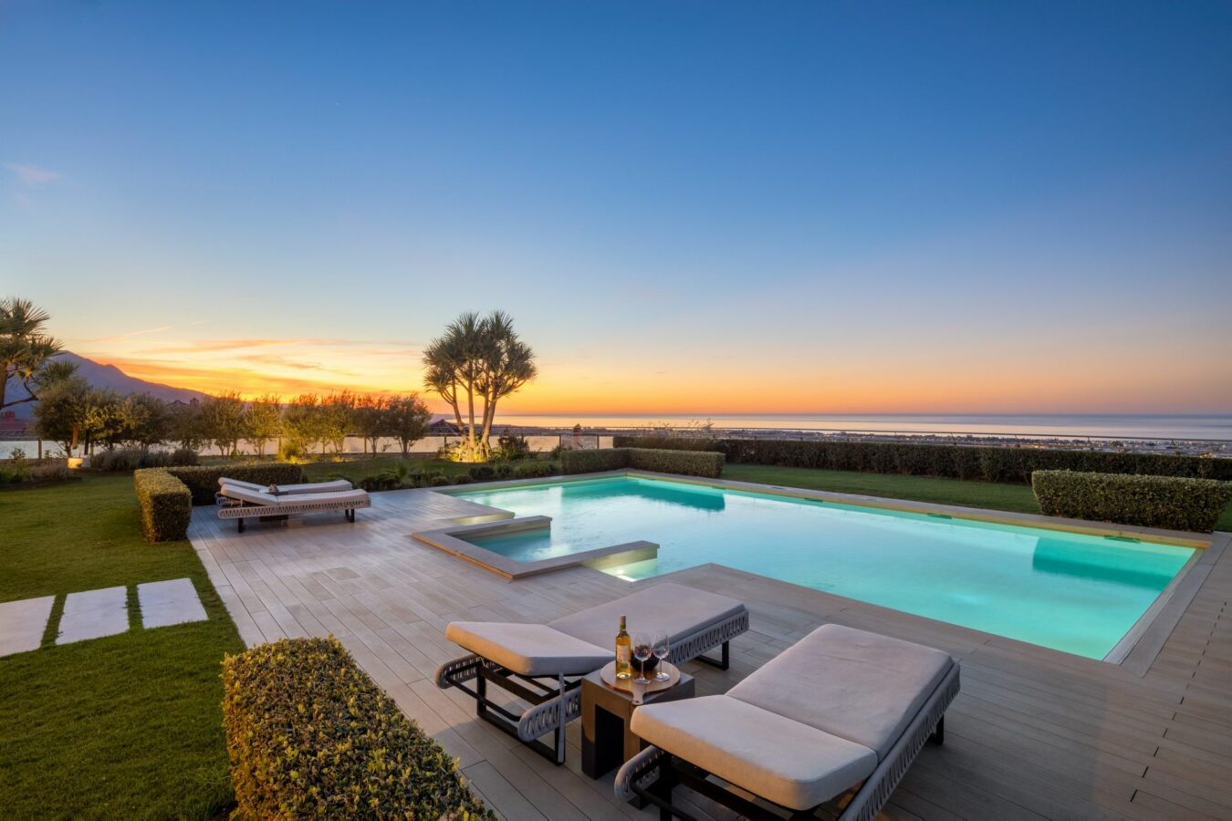 Hilltop Turnkey Modern Andalusian Villa for Sale in Monte Halcones, Benahavís, Spain 🇪🇸 Panoramic Sea views