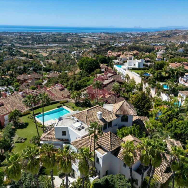 Hilltop Turnkey Modern Andalusian Villa for Sale in Monte Halcones, Benahavís, Spain 🇪🇸 Panoramic Sea views