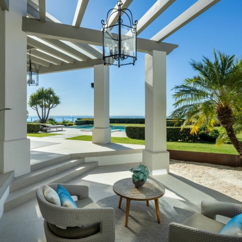Hilltop Turnkey Modern Andalusian Villa for Sale in Monte Halcones, Benahavís, Spain 🇪🇸 Panoramic Sea views