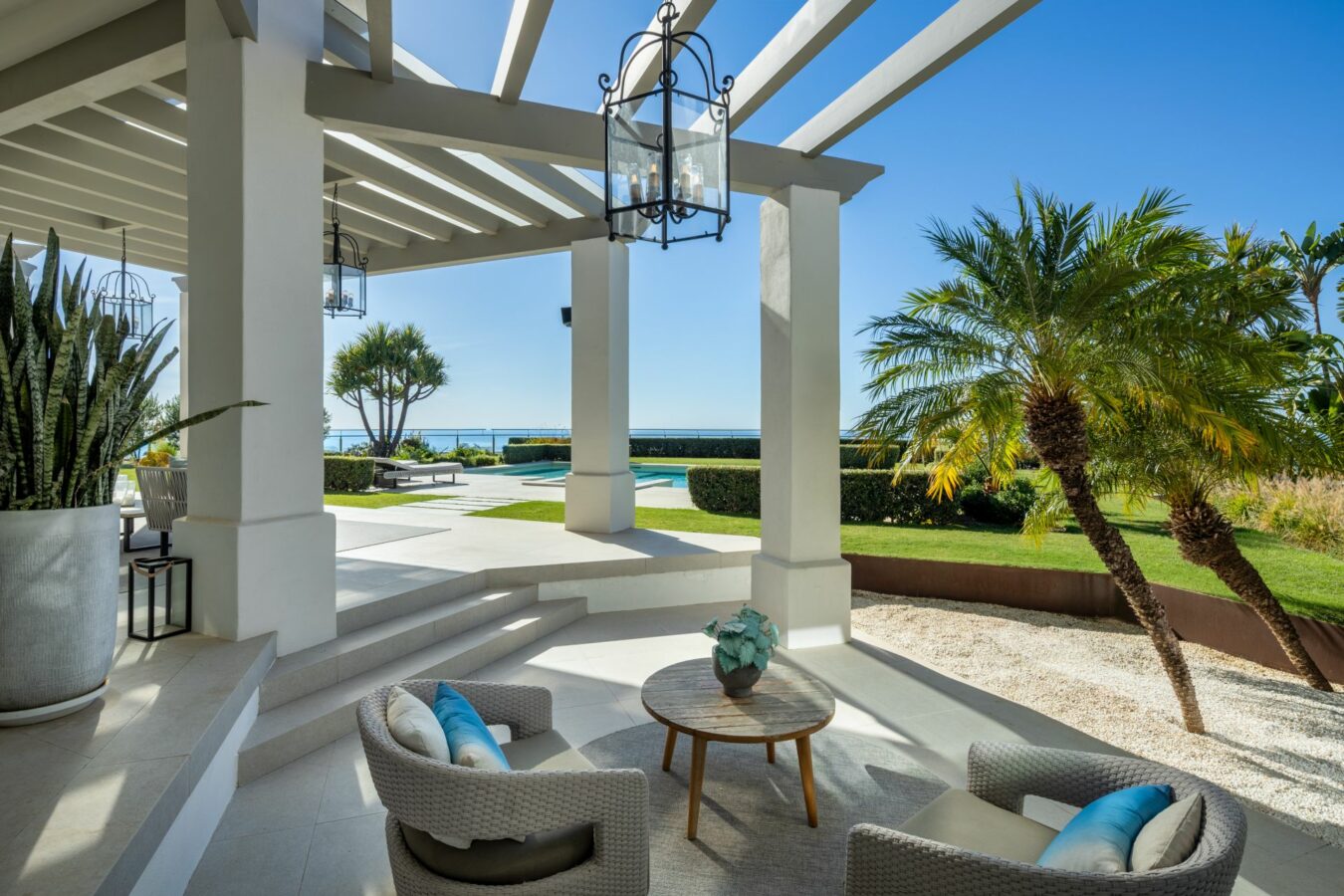Hilltop Turnkey Modern Andalusian Villa for Sale in Monte Halcones, Benahavís, Spain 🇪🇸 Panoramic Sea views