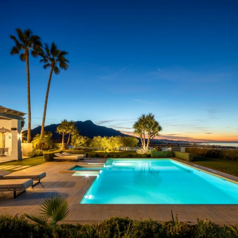 Hilltop Turnkey Modern Andalusian Villa for Sale in Monte Halcones, Benahavís, Spain 🇪🇸 Panoramic Sea views