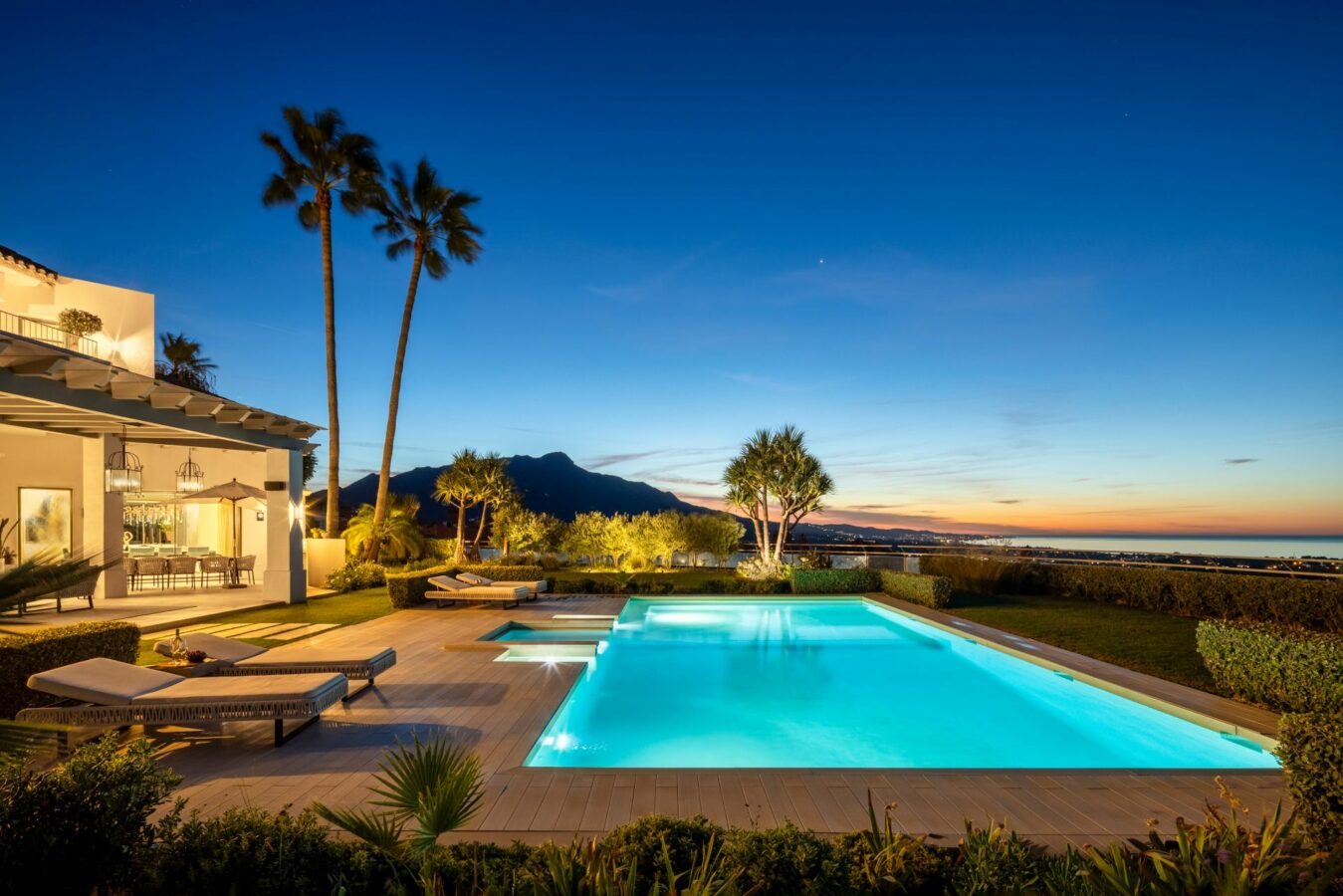 Hilltop Turnkey Modern Andalusian Villa for Sale in Monte Halcones, Benahavís, Spain 🇪🇸 Panoramic Sea views