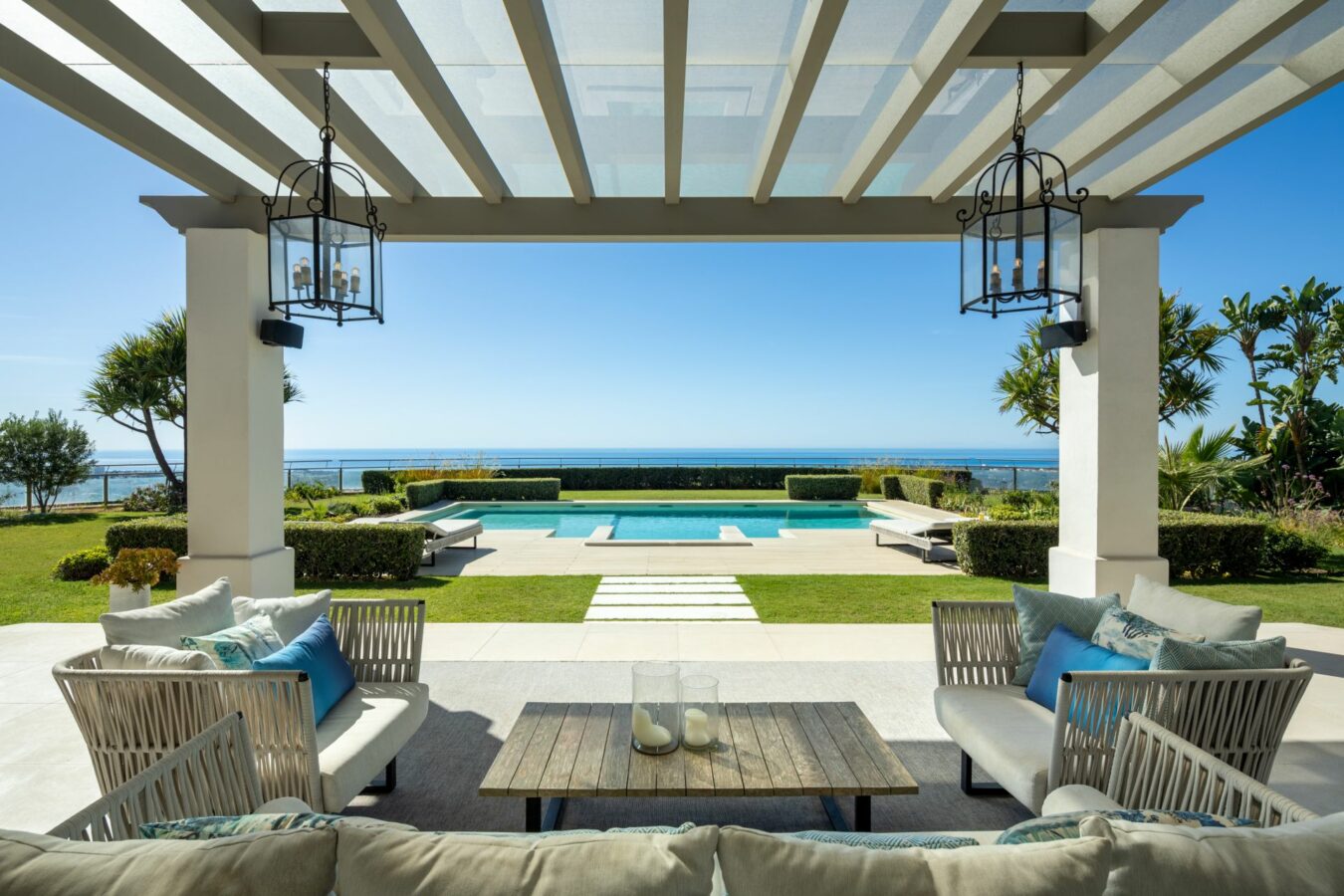 Hilltop Turnkey Modern Andalusian Villa for Sale in Monte Halcones, Benahavís, Spain 🇪🇸 Panoramic Sea views