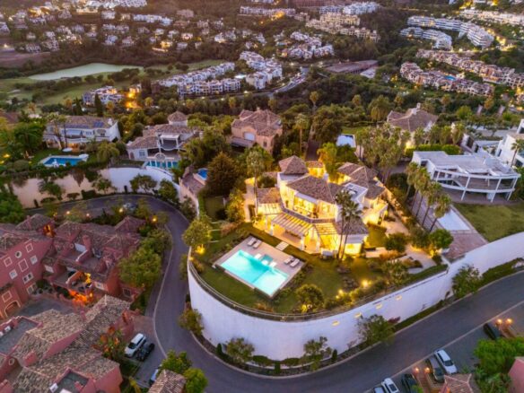 Hilltop Turnkey Modern Andalusian Villa for Sale in Monte Halcones, Benahavís, Spain 🇪🇸 Panoramic Sea views