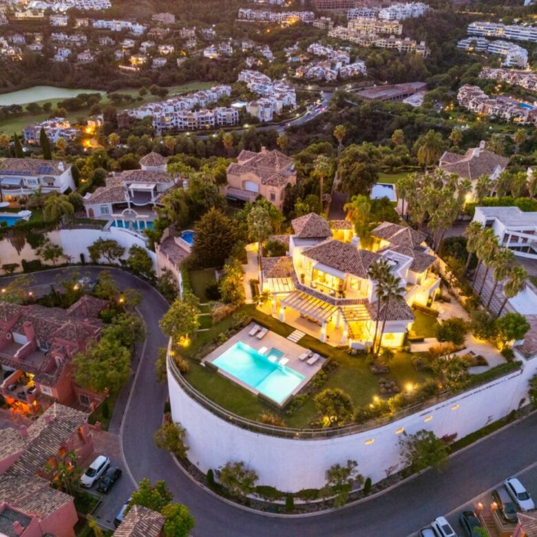 Hilltop Turnkey Modern Andalusian Villa for Sale in Monte Halcones, Benahavís, Spain 🇪🇸 Panoramic Sea views