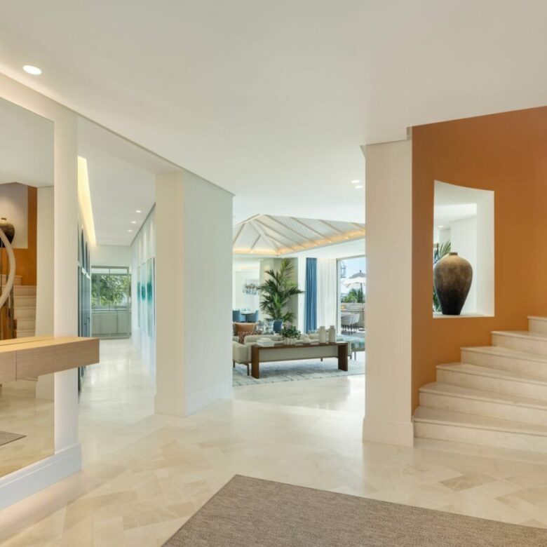 Hilltop Turnkey Modern Andalusian Villa for Sale in Monte Halcones, Benahavís, Spain 🇪🇸 Panoramic Sea views