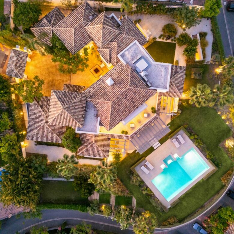 Hilltop Turnkey Modern Andalusian Villa for Sale in Monte Halcones, Benahavís, Spain 🇪🇸 Panoramic Sea views