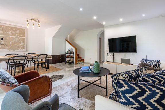 For sale – West-facing 4B townhouse 🇪🇸 1st line to the beach on Marbella’s  Golden Mile