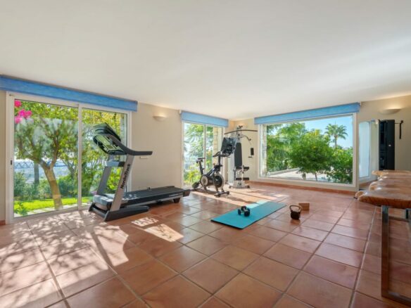 9-BEDROOM VILLA FOR SALE IN PUERTO DEL ALMENDRO, BENAHAVÍS – ULTIMATE PRIVACY & SEA VIEWS! 🌊🏡