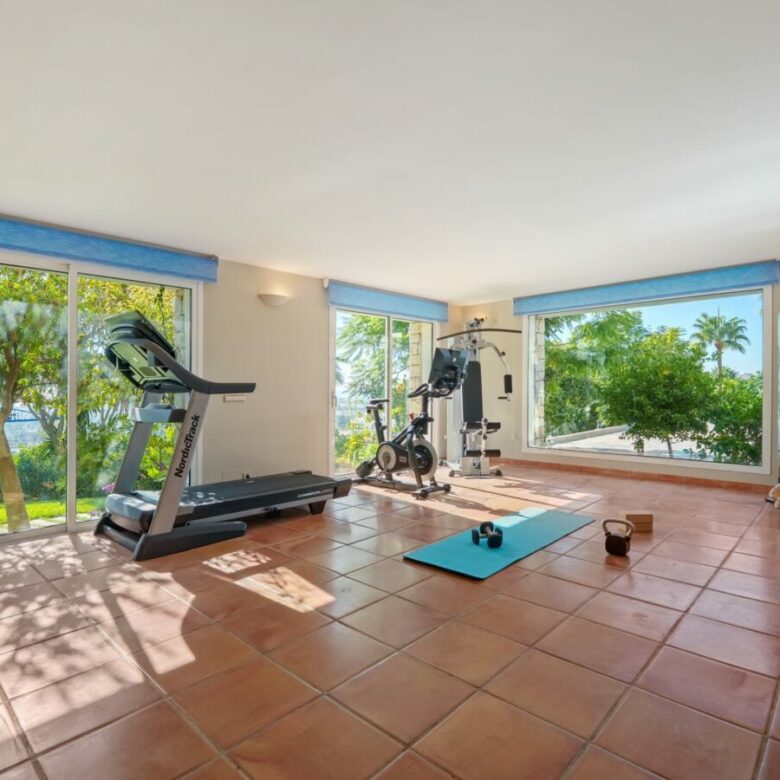 9-BEDROOM VILLA FOR SALE IN PUERTO DEL ALMENDRO, BENAHAVÍS – ULTIMATE PRIVACY & SEA VIEWS! 🌊🏡