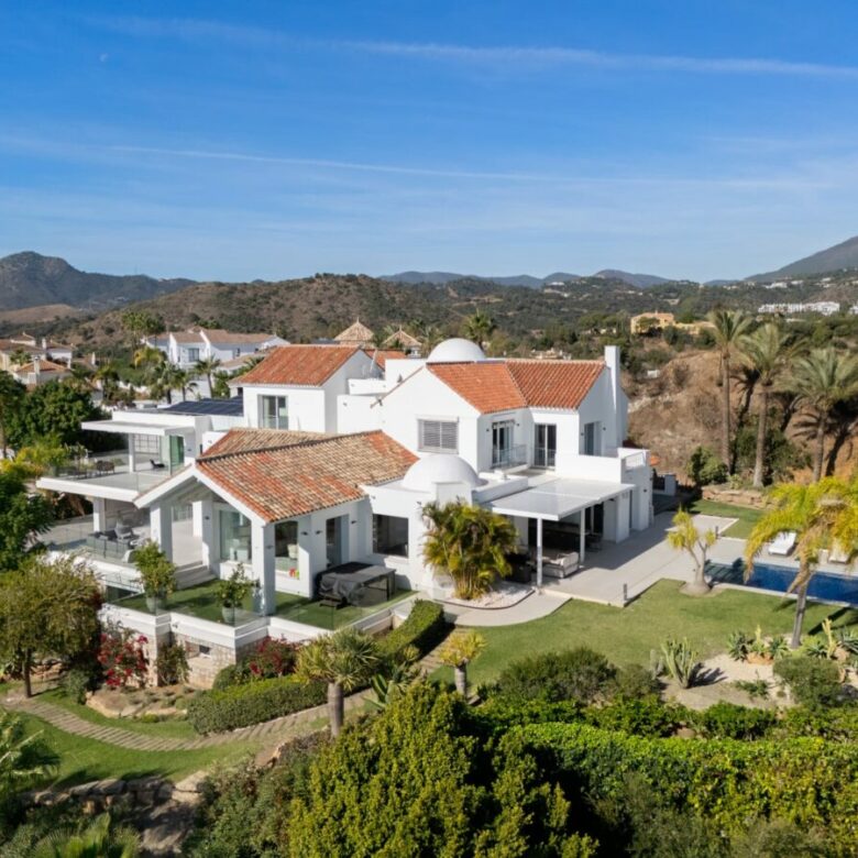 9-BEDROOM VILLA FOR SALE IN PUERTO DEL ALMENDRO, BENAHAVÍS – ULTIMATE PRIVACY & SEA VIEWS! 🌊🏡