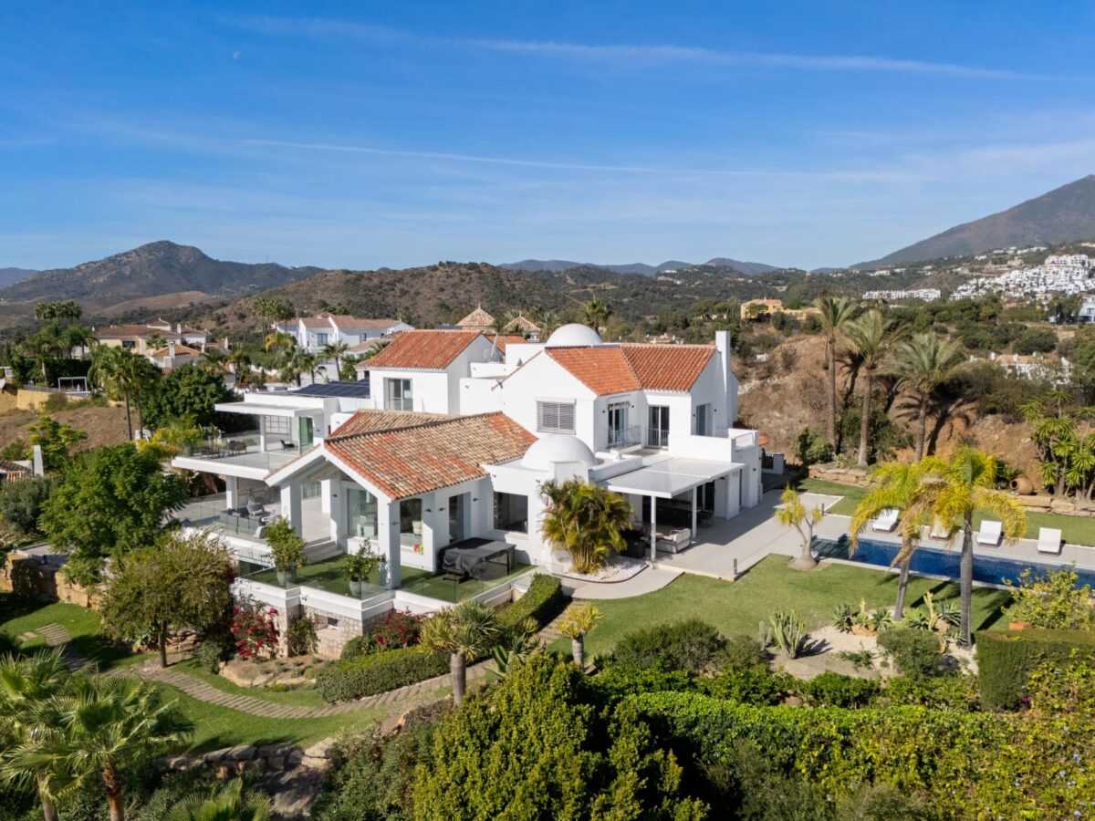 9-BEDROOM VILLA FOR SALE IN PUERTO DEL ALMENDRO, BENAHAVÍS – ULTIMATE PRIVACY & SEA VIEWS! 🌊🏡