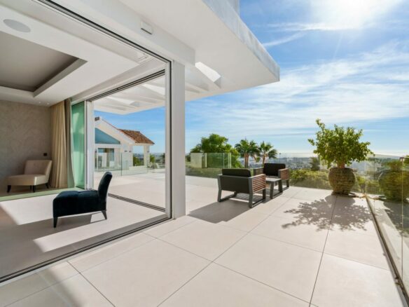 9-BEDROOM VILLA FOR SALE IN PUERTO DEL ALMENDRO, BENAHAVÍS – ULTIMATE PRIVACY & SEA VIEWS! 🌊🏡