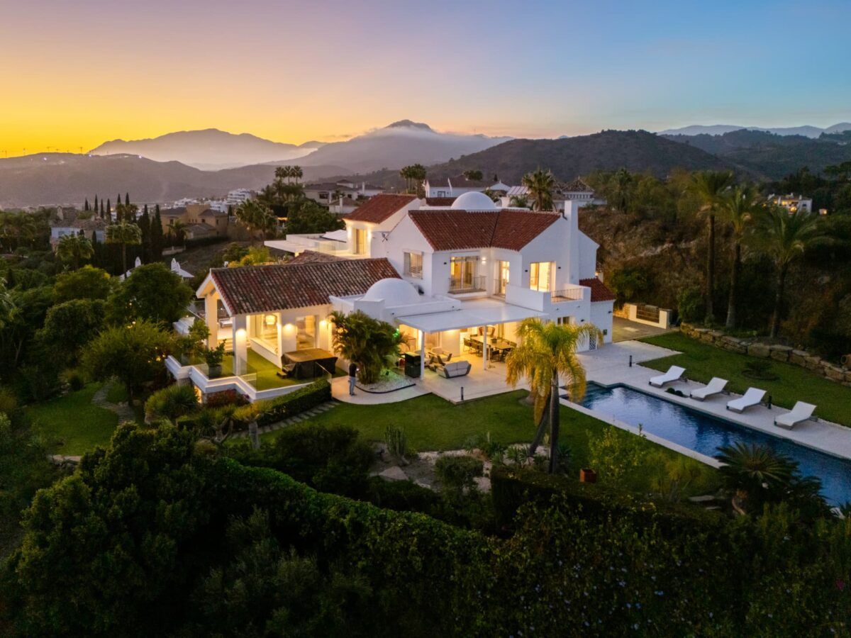 9-BEDROOM VILLA FOR SALE IN PUERTO DEL ALMENDRO, BENAHAVÍS – ULTIMATE PRIVACY & SEA VIEWS! 🌊🏡