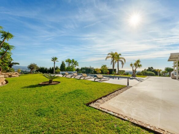 9-BEDROOM VILLA FOR SALE IN PUERTO DEL ALMENDRO, BENAHAVÍS – ULTIMATE PRIVACY & SEA VIEWS! 🌊🏡