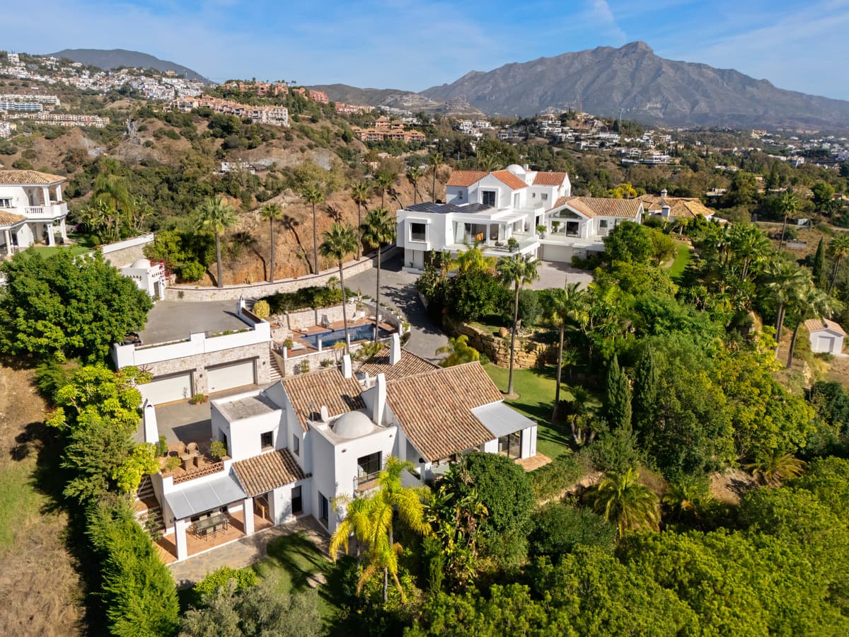 9-BEDROOM VILLA FOR SALE IN PUERTO DEL ALMENDRO, BENAHAVÍS – ULTIMATE PRIVACY & SEA VIEWS! 🌊🏡