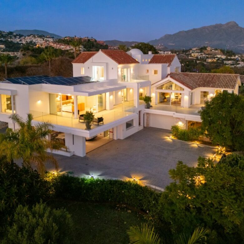 9-BEDROOM VILLA FOR SALE IN PUERTO DEL ALMENDRO, BENAHAVÍS – ULTIMATE PRIVACY & SEA VIEWS! 🌊🏡