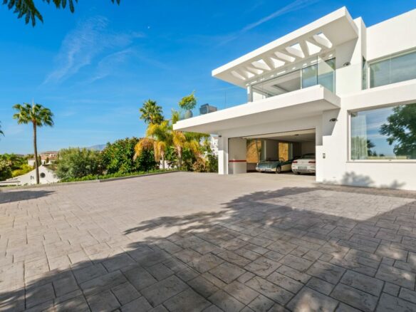 9-BEDROOM VILLA FOR SALE IN PUERTO DEL ALMENDRO, BENAHAVÍS – ULTIMATE PRIVACY & SEA VIEWS! 🌊🏡