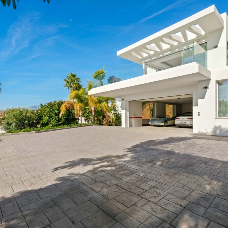 9-BEDROOM VILLA FOR SALE IN PUERTO DEL ALMENDRO, BENAHAVÍS – ULTIMATE PRIVACY & SEA VIEWS! 🌊🏡