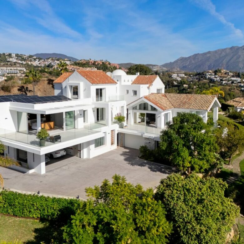 9-BEDROOM VILLA FOR SALE IN PUERTO DEL ALMENDRO, BENAHAVÍS – ULTIMATE PRIVACY & SEA VIEWS! 🌊🏡