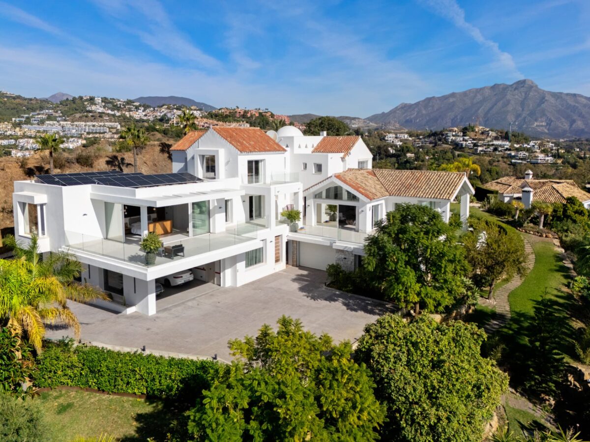 9-BEDROOM VILLA FOR SALE IN PUERTO DEL ALMENDRO, BENAHAVÍS – ULTIMATE PRIVACY & SEA VIEWS! 🌊🏡