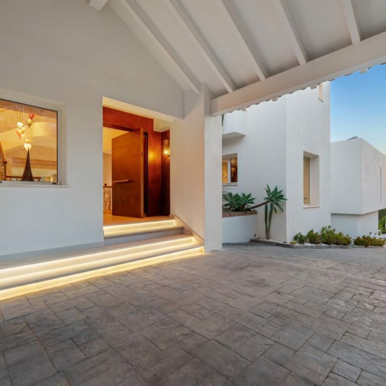 9-BEDROOM VILLA FOR SALE IN PUERTO DEL ALMENDRO, BENAHAVÍS – ULTIMATE PRIVACY & SEA VIEWS! 🌊🏡