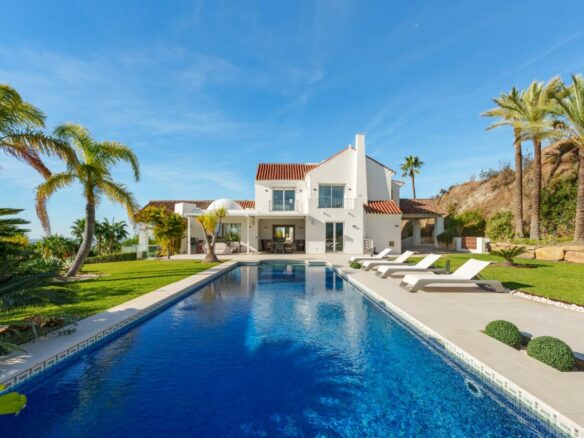 9-BEDROOM VILLA FOR SALE IN PUERTO DEL ALMENDRO, BENAHAVÍS – ULTIMATE PRIVACY & SEA VIEWS! 🌊🏡