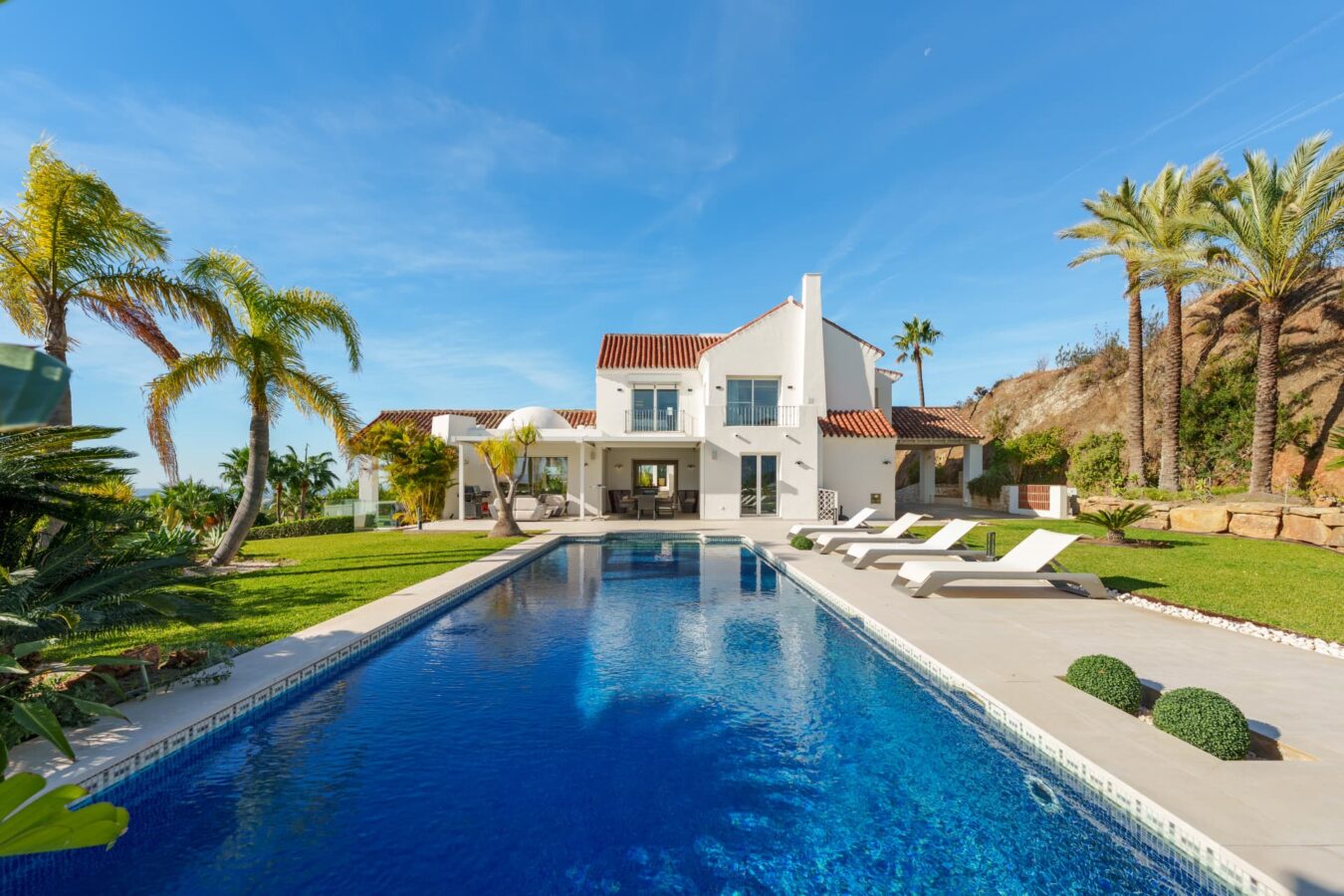9-BEDROOM VILLA FOR SALE IN PUERTO DEL ALMENDRO, BENAHAVÍS – ULTIMATE PRIVACY & SEA VIEWS! 🌊🏡