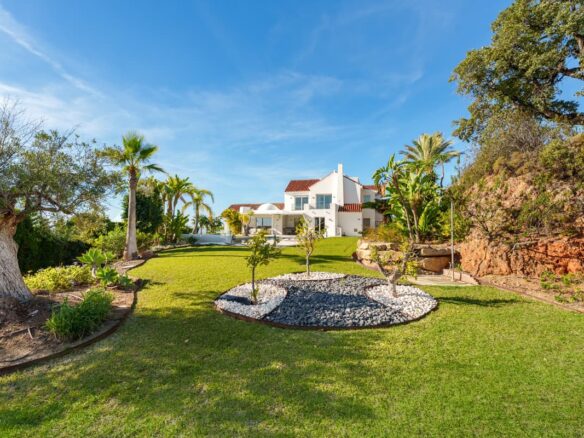 9-BEDROOM VILLA FOR SALE IN PUERTO DEL ALMENDRO, BENAHAVÍS – ULTIMATE PRIVACY & SEA VIEWS! 🌊🏡