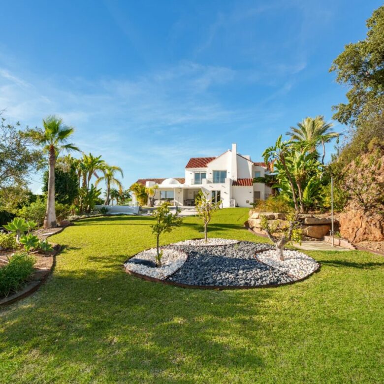 9-BEDROOM VILLA FOR SALE IN PUERTO DEL ALMENDRO, BENAHAVÍS – ULTIMATE PRIVACY & SEA VIEWS! 🌊🏡